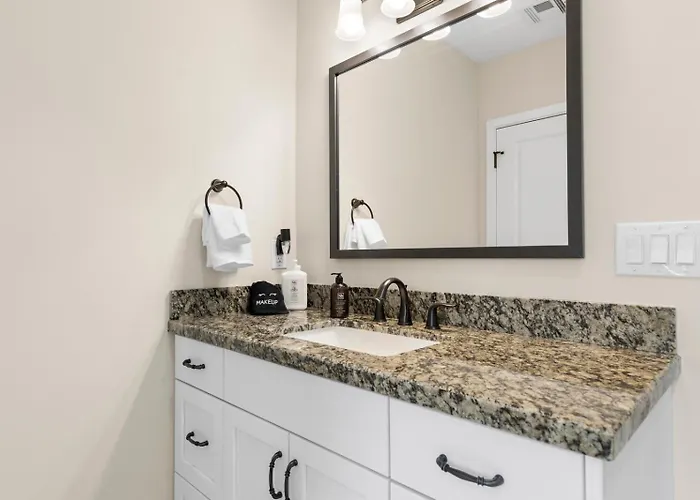 Old Town Oasis - 3br With Fire Pit